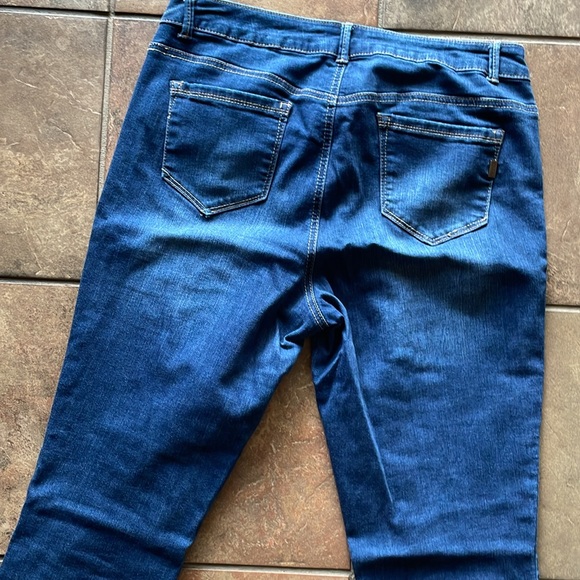 1822 Cropped Jeans - Picture 4 of 5